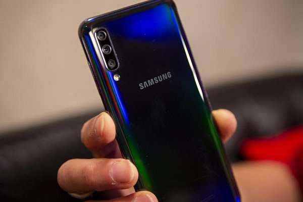 سعر و مواصفات Samsung Galaxy A50 مع المزايا والعيوب - موبايلات