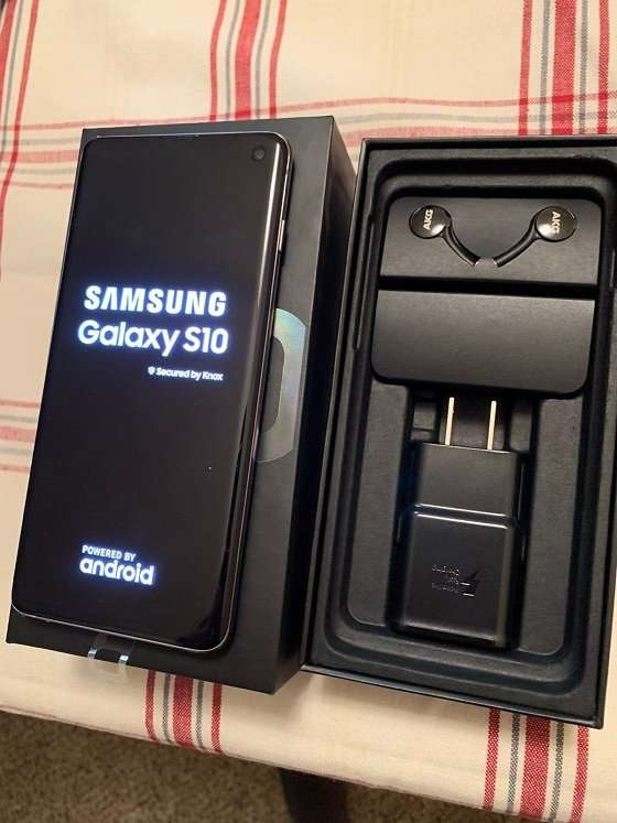 مكونات علبة سامسونج s10