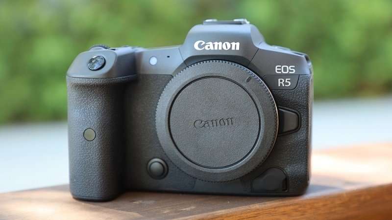 كاميرا EOS R5