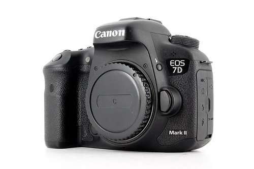 كانون EOS 7D Mark II