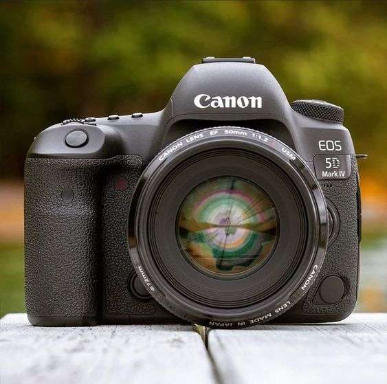 عدسة كانون 5d